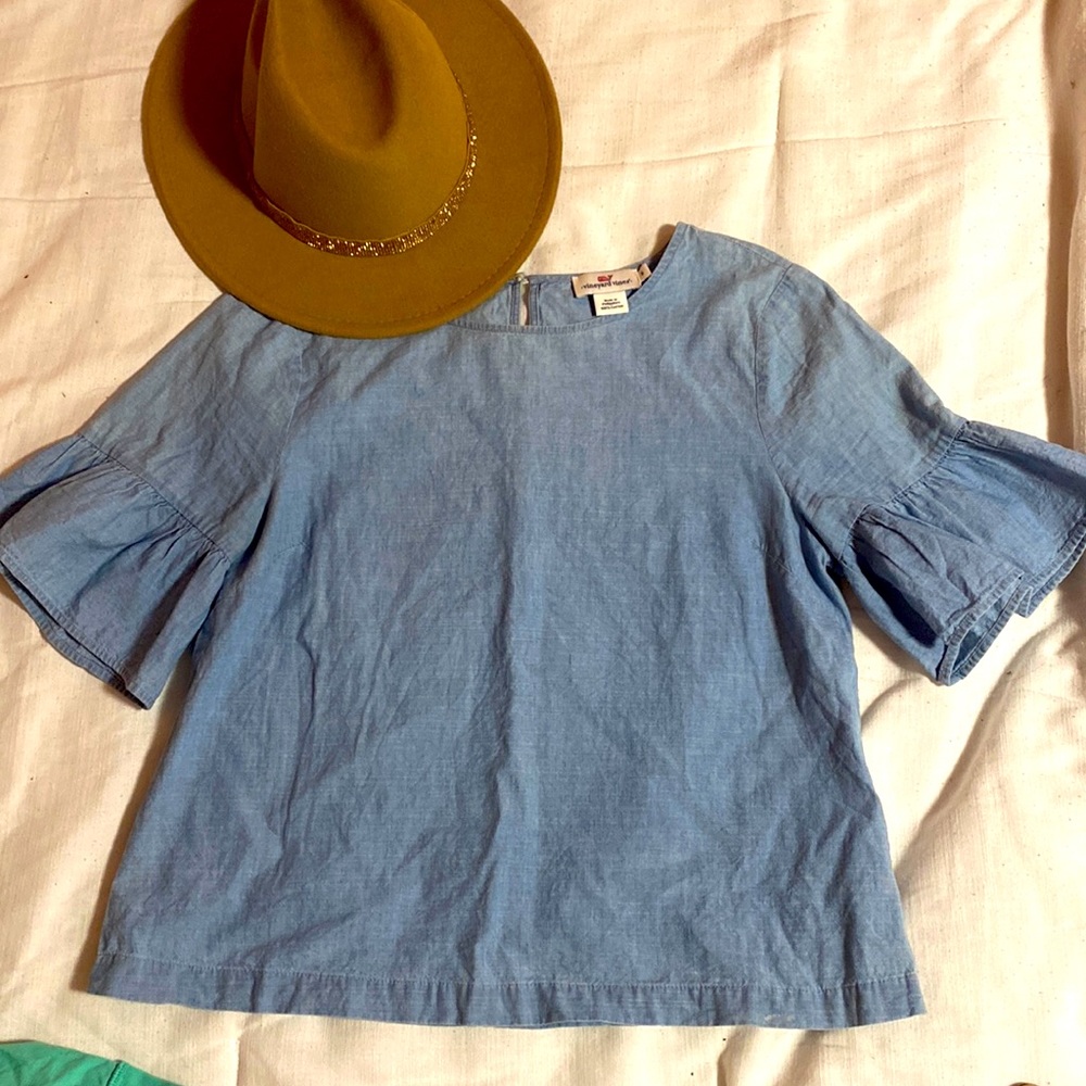 Vineyard vines, three-quarter jean shirt with ruffles, So cute! Small ✨🌙